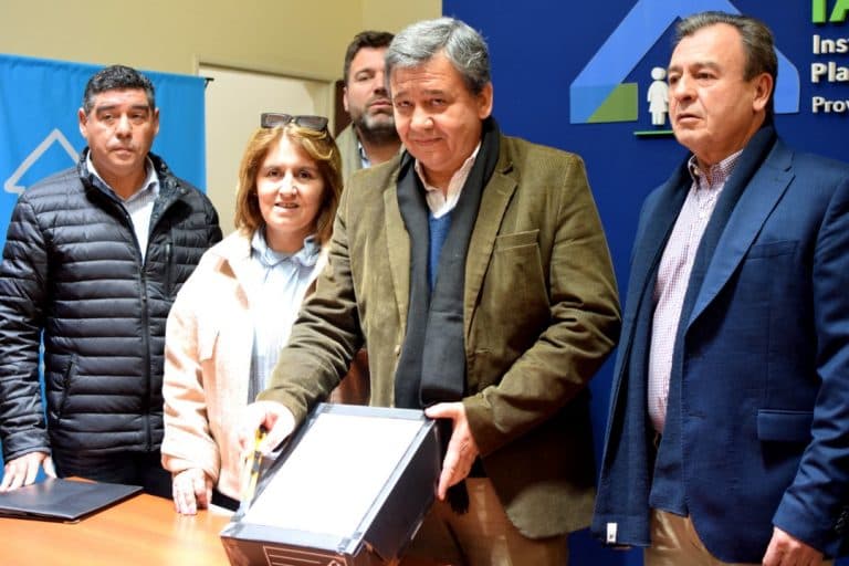 Se licitó la obra para la construcción de 43 viviendas para docentes en Federal