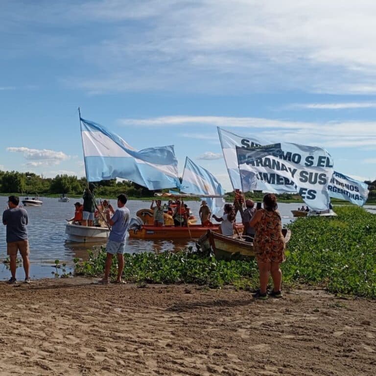 AGMER acompañó la llegada de la Remada Rosario-Victoria