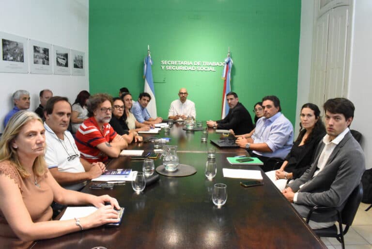 PARITARIA SALARIAL: Se rechazó la propuesta del Gobierno y los cuatro sindicatos convocan a paro docente para este martes