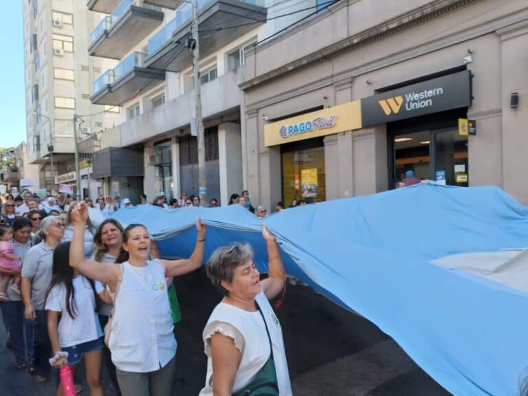 Con un 85% de adhesión, se cumple el paro docente en Entre Ríos