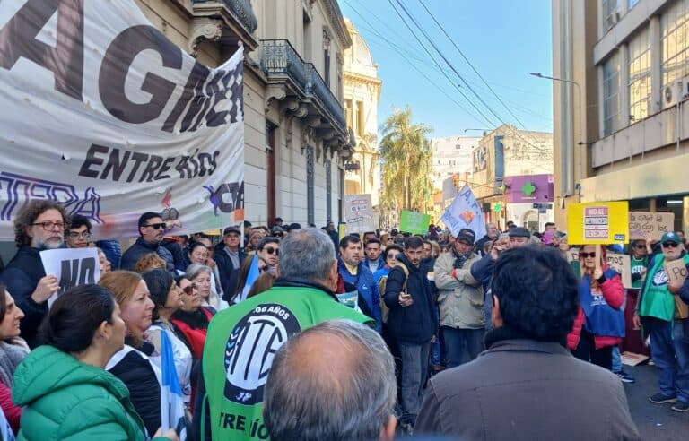 La Multisectorial concentró en la Caja de Jubilaciones contra la reforma previsional del Gobierno