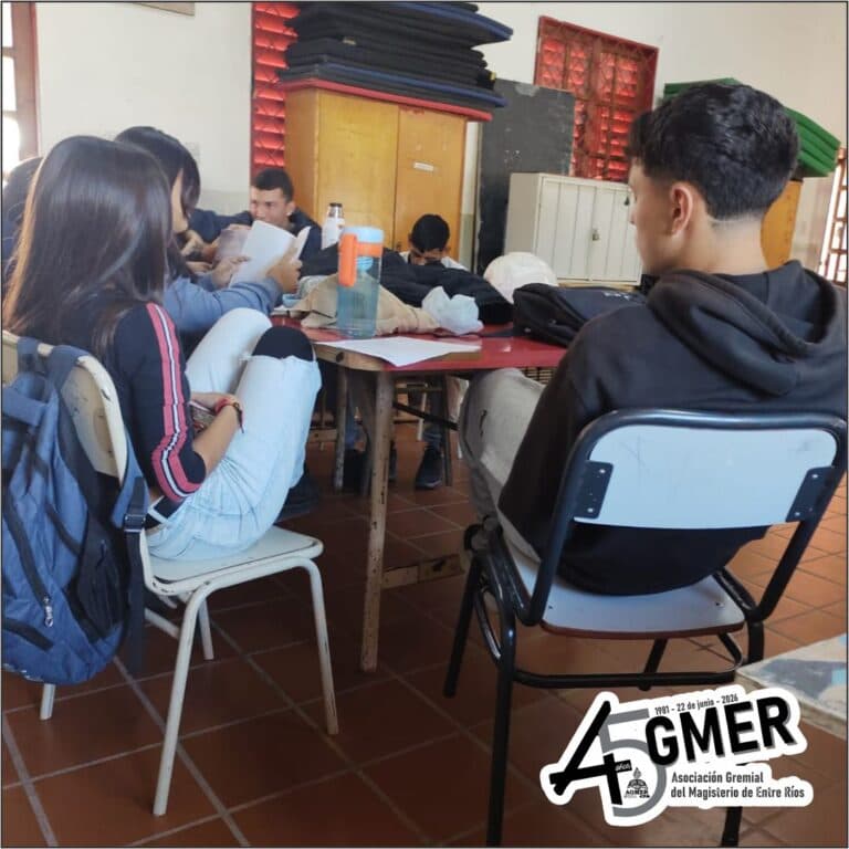 Nuestra bibliotecaria en la Escuela Secundaria Nº 18 de Paraná