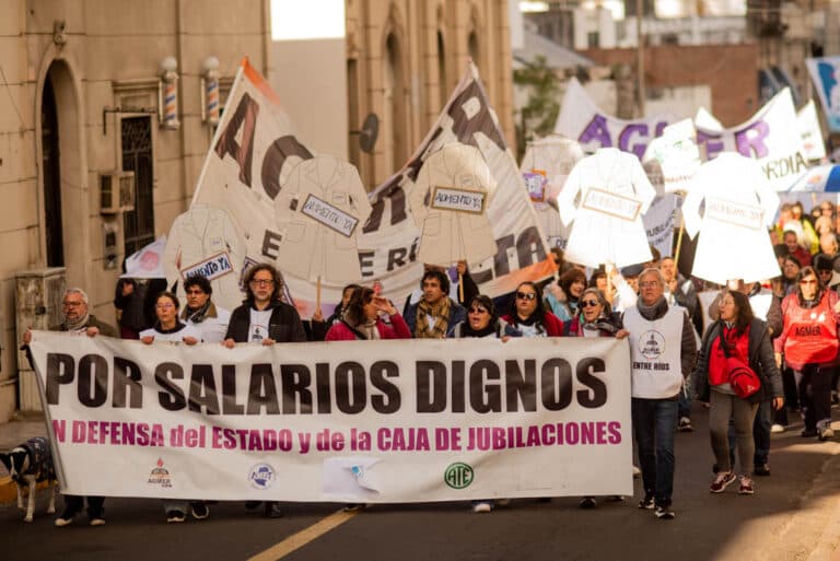 Colmamos las calles por salario digno y contra la reforma previsional