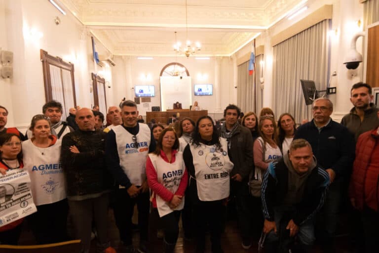 AGMER en el recinto de la Cámara de Senadores diciendo NO a la reforma
