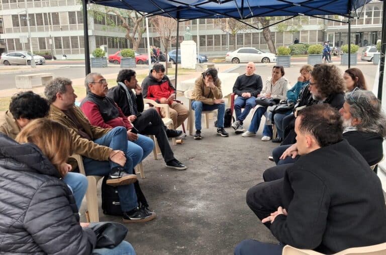 La Multisectorial en defensa de las jubilaciones se reunió en la carpa docente