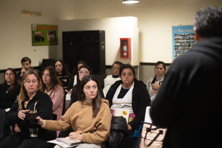 AGMER desarrolló en Islas la Charla “Primeros pasos en la docencia”