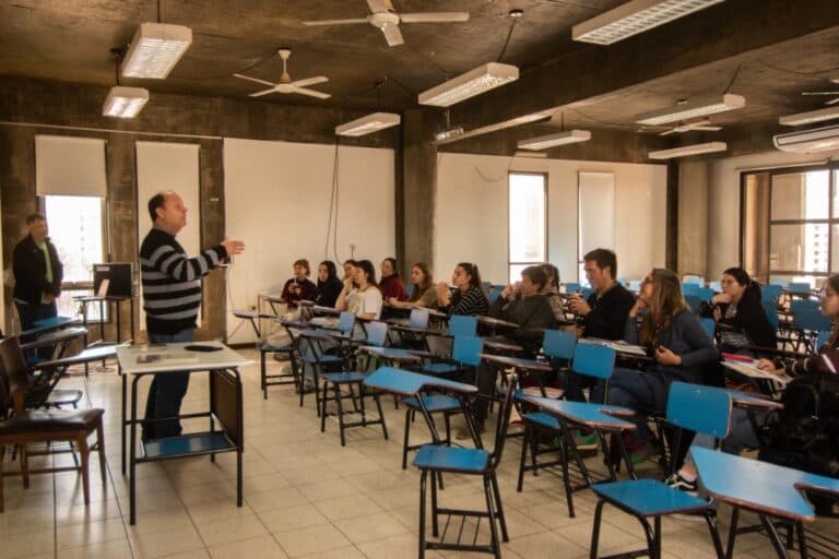 AGMER con estudiantes de Educación de la UNER