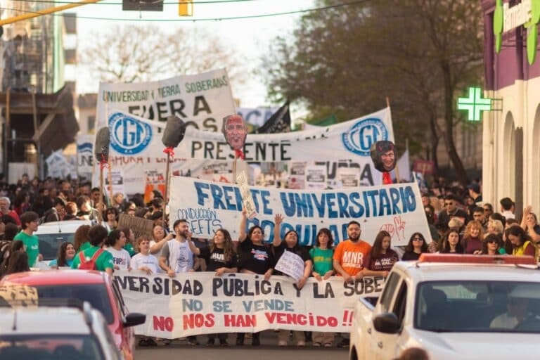 ¡La lucha y la dignidad: en las calles!