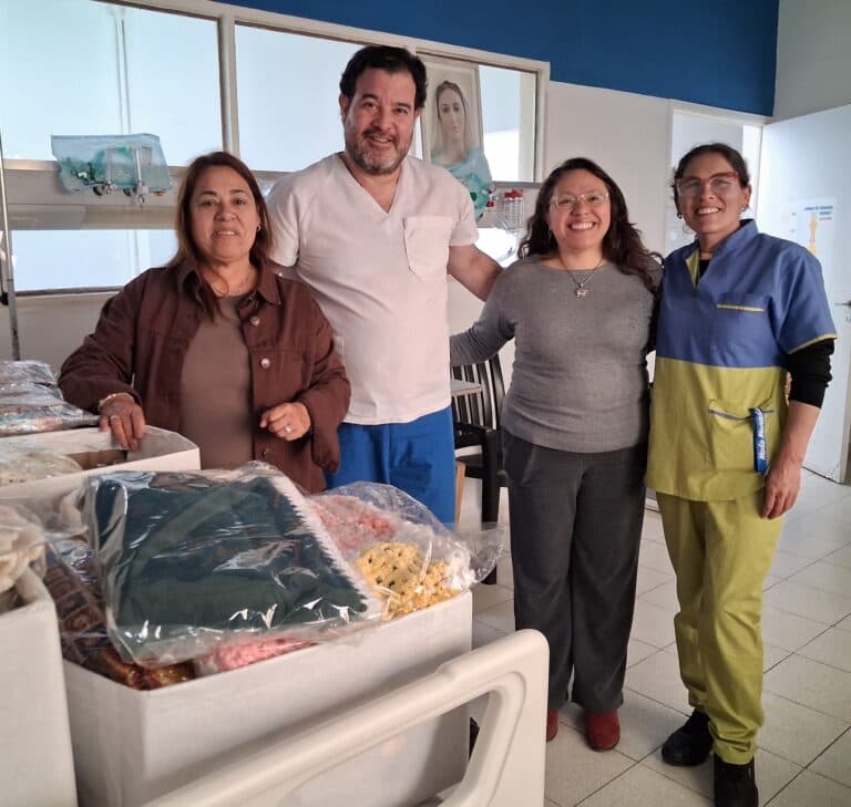 AGMER entregó al San Roque las mantas tejidas en el acampe docente